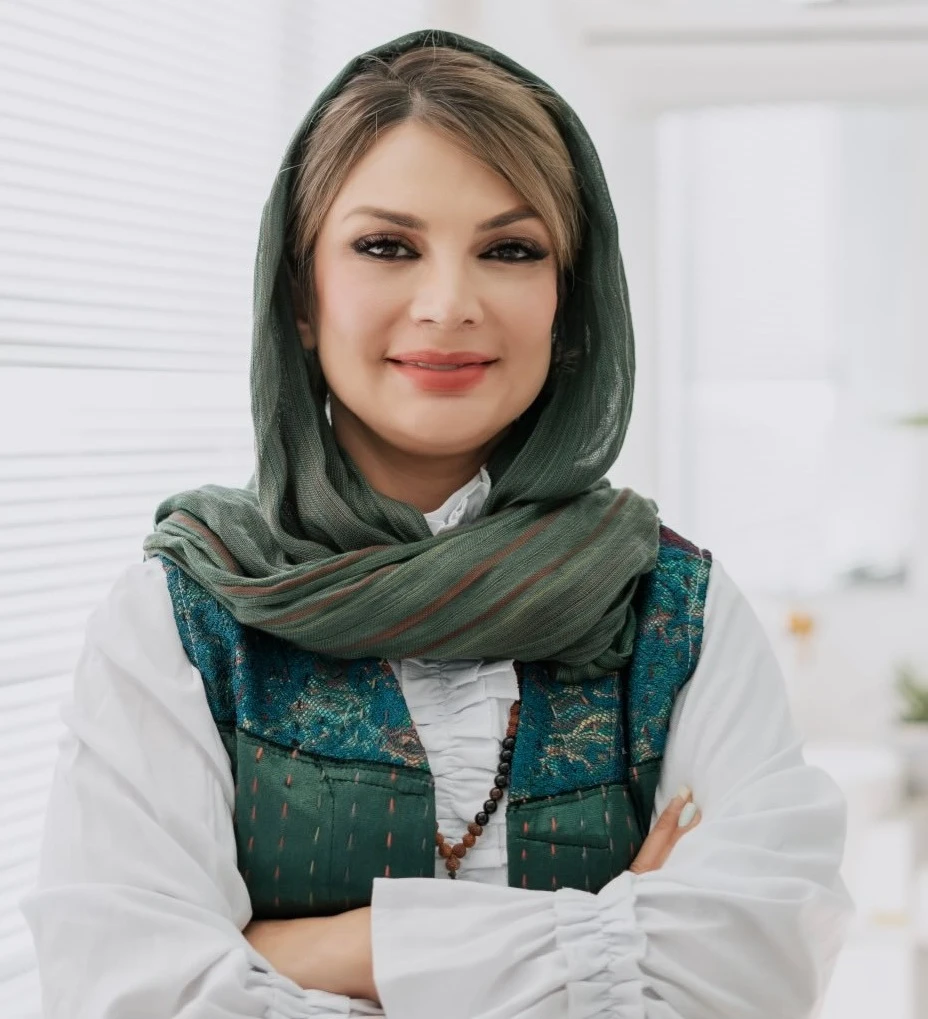 الدكتورة نازنين آرين أخصائية تجميل وإعادة شباب البشرة