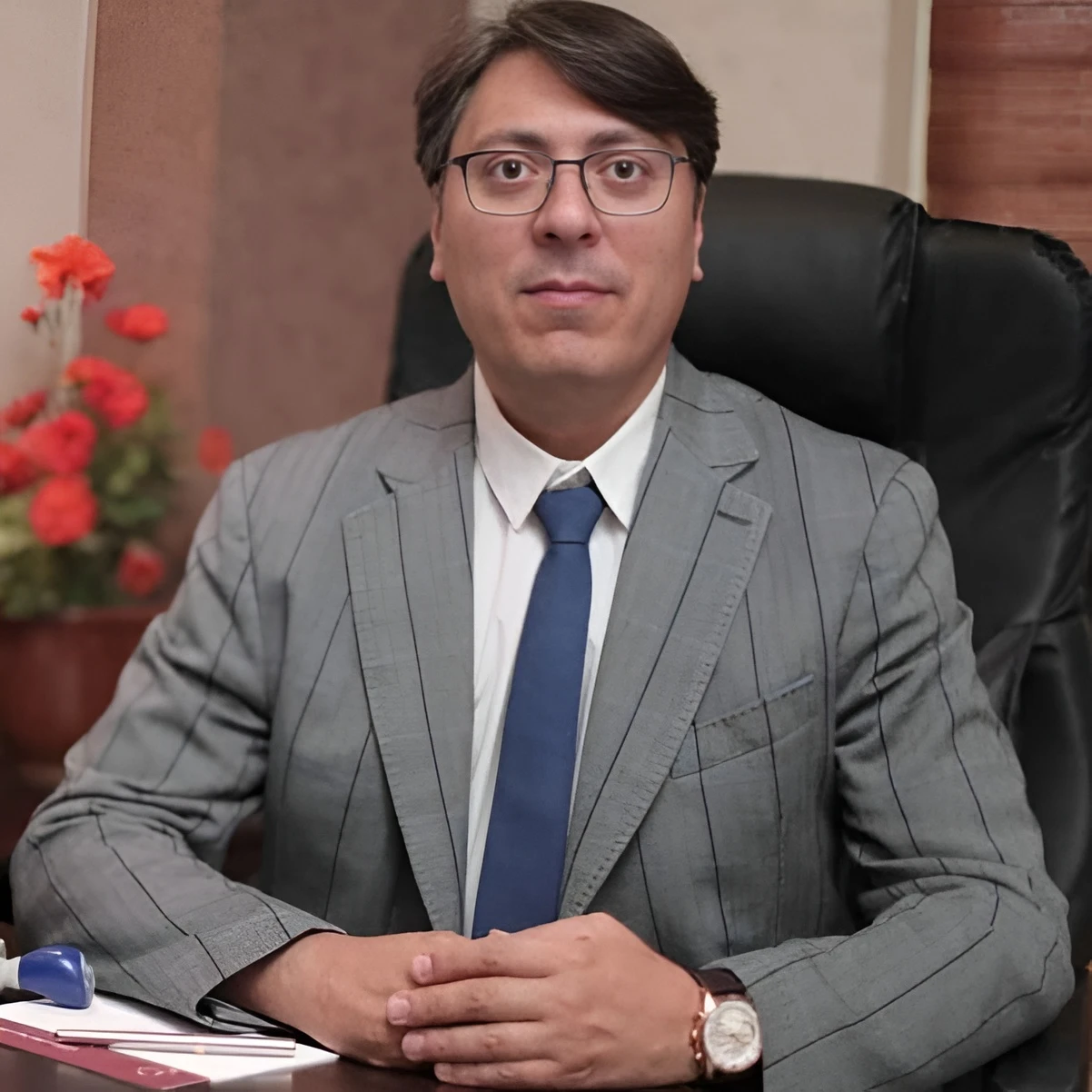 الدكتور سينا غياثي أخصائي دقيق في جراحة التجميل