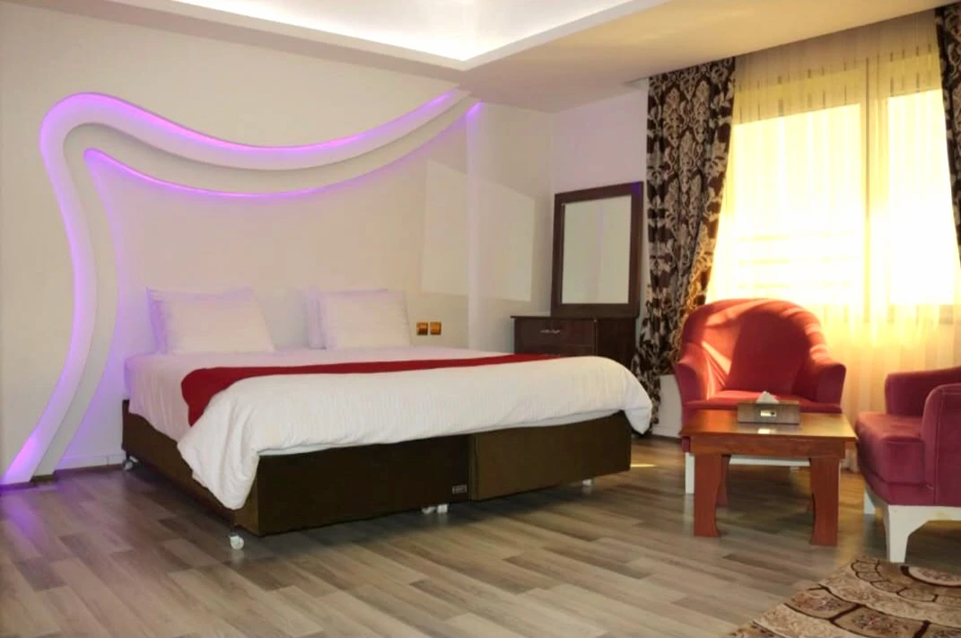 هوتێل پارس ئێل گۆڵی