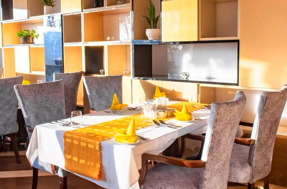 Hotel parsian azadi 19